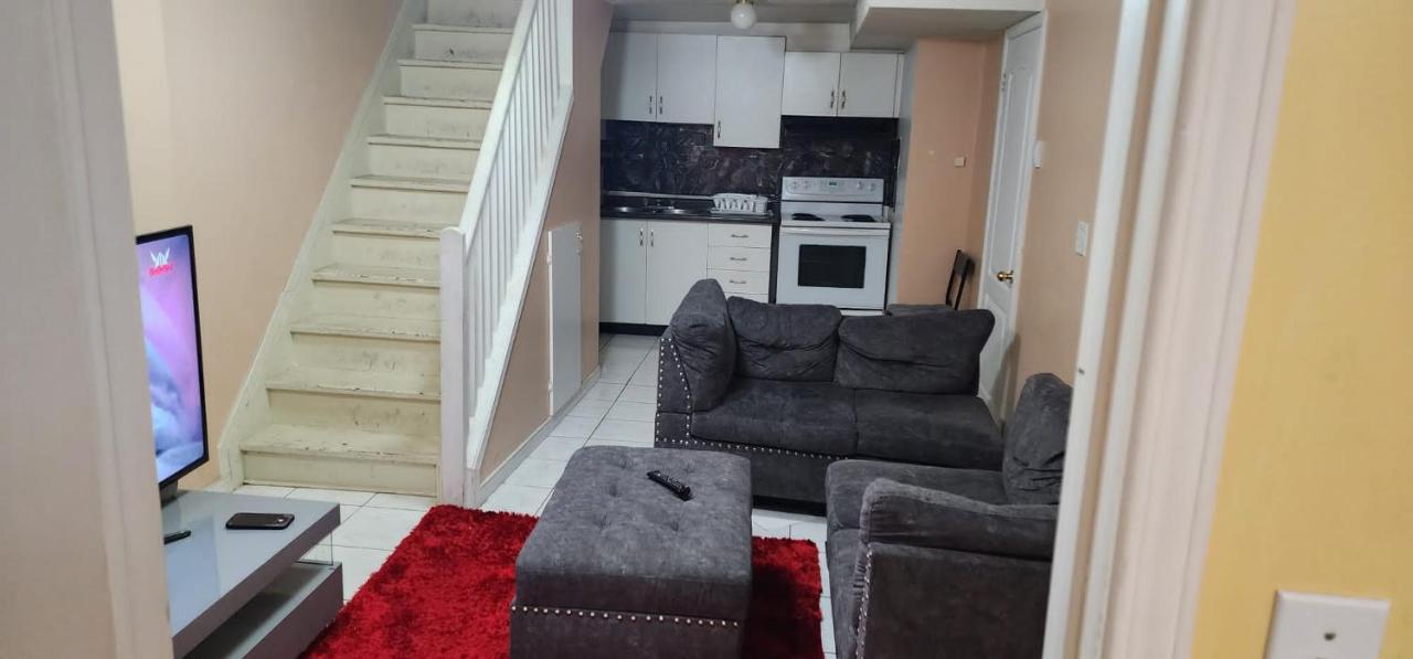 Cozy Private * Brampton