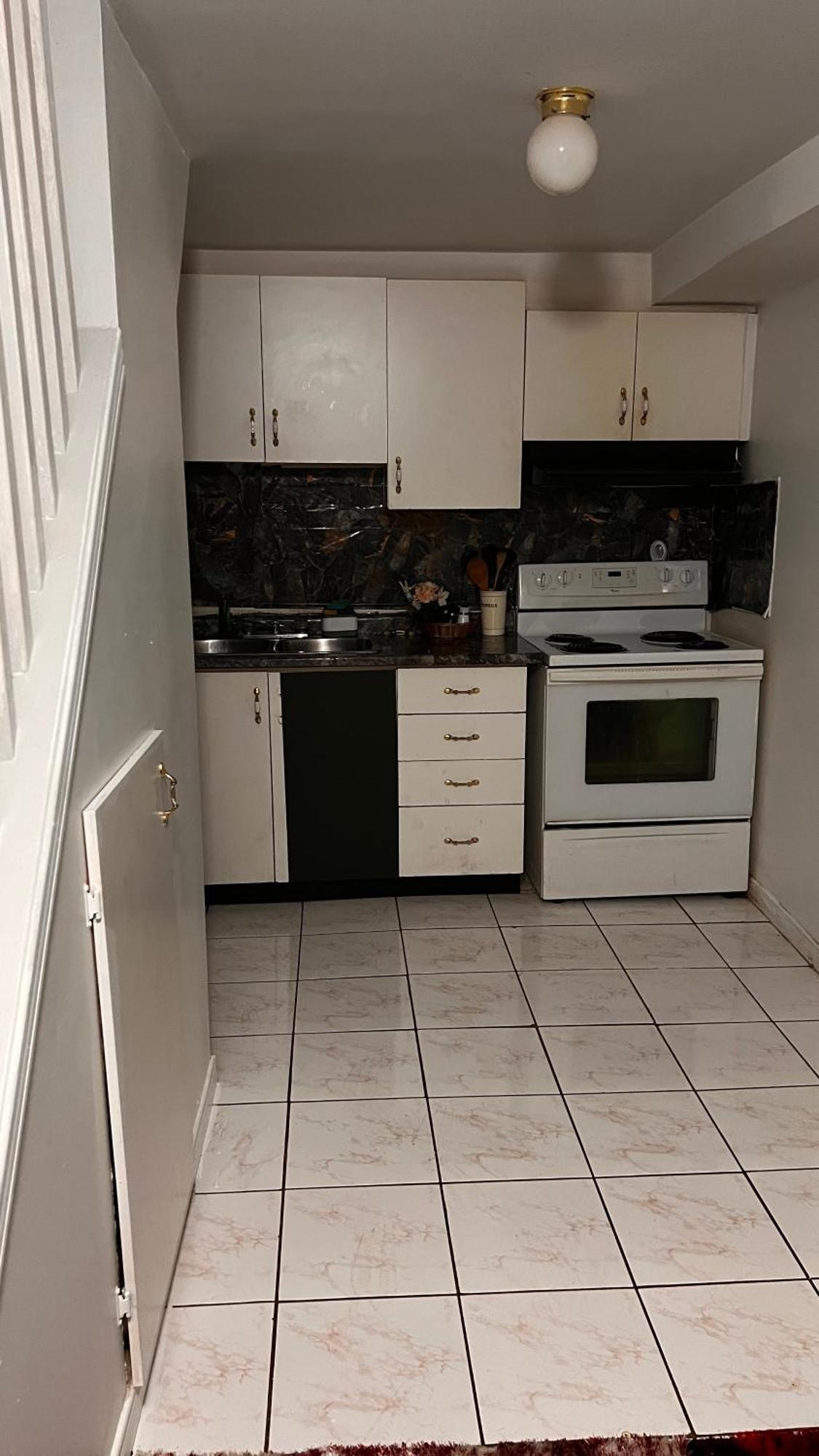 Cozy Private Brampton